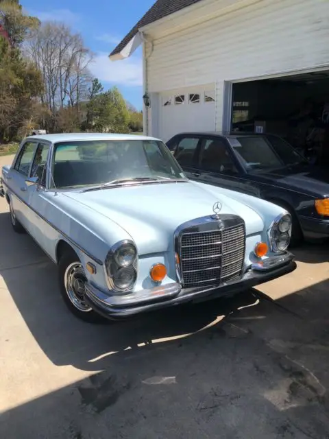 1973 Mercedes-Benz 200-Series LEATHER