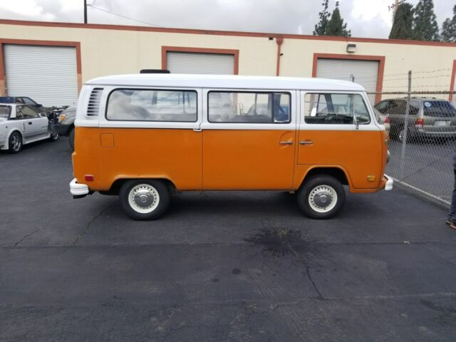 1973 Volkswagen Bus/Vanagon Walkthru