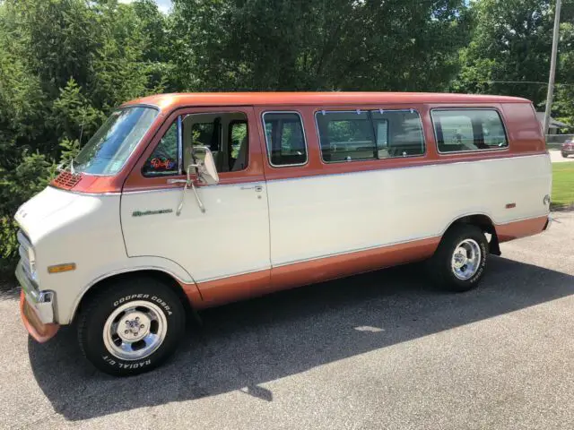 1974 Dodge B200 Van Sportsman