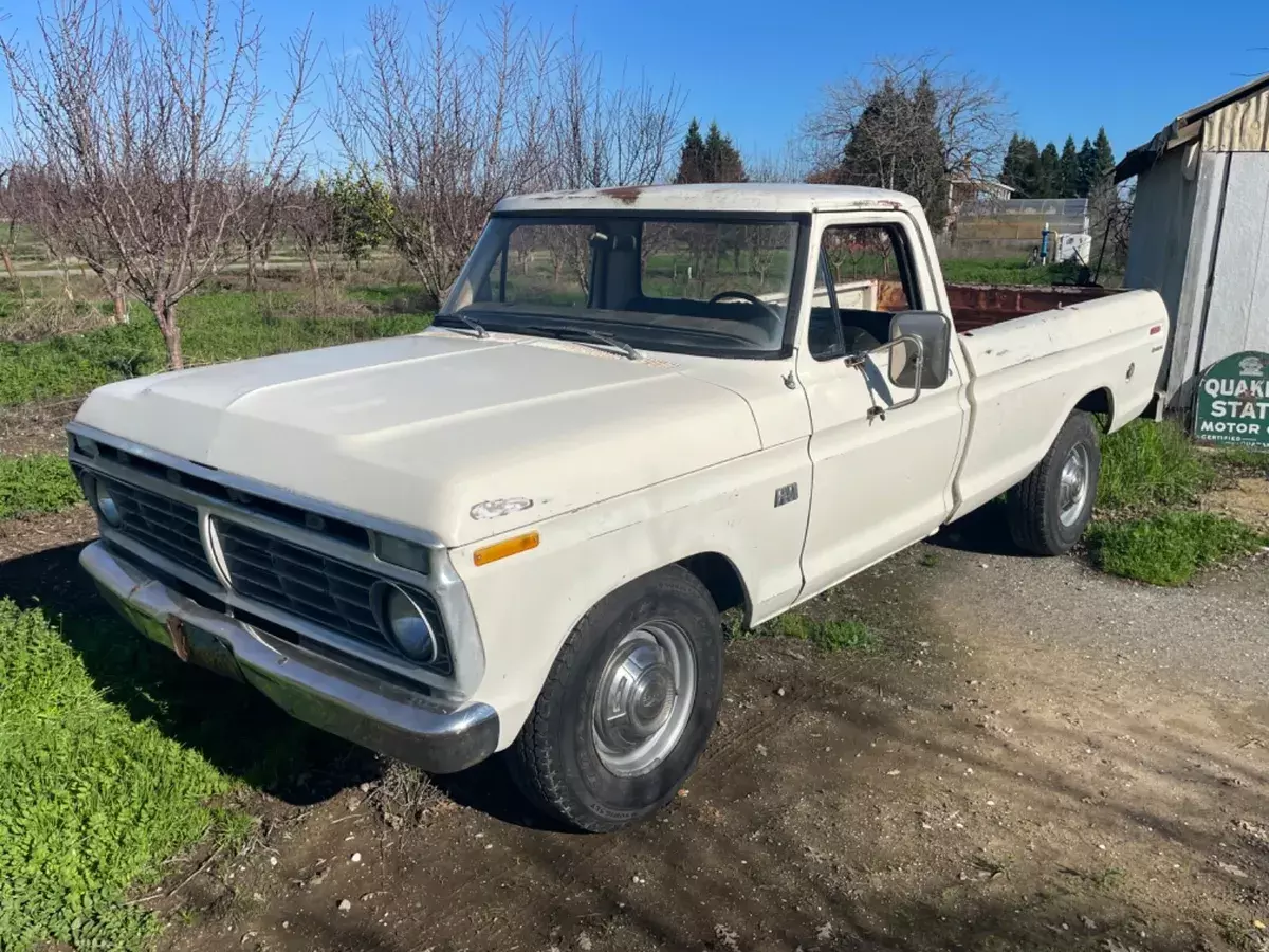 1974 Ford F-250 DeLuxe California Truck