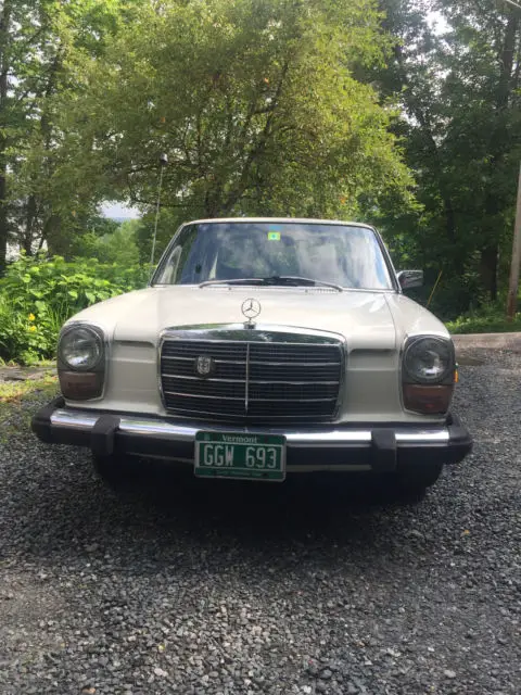 1974 Mercedes-Benz 200-Series