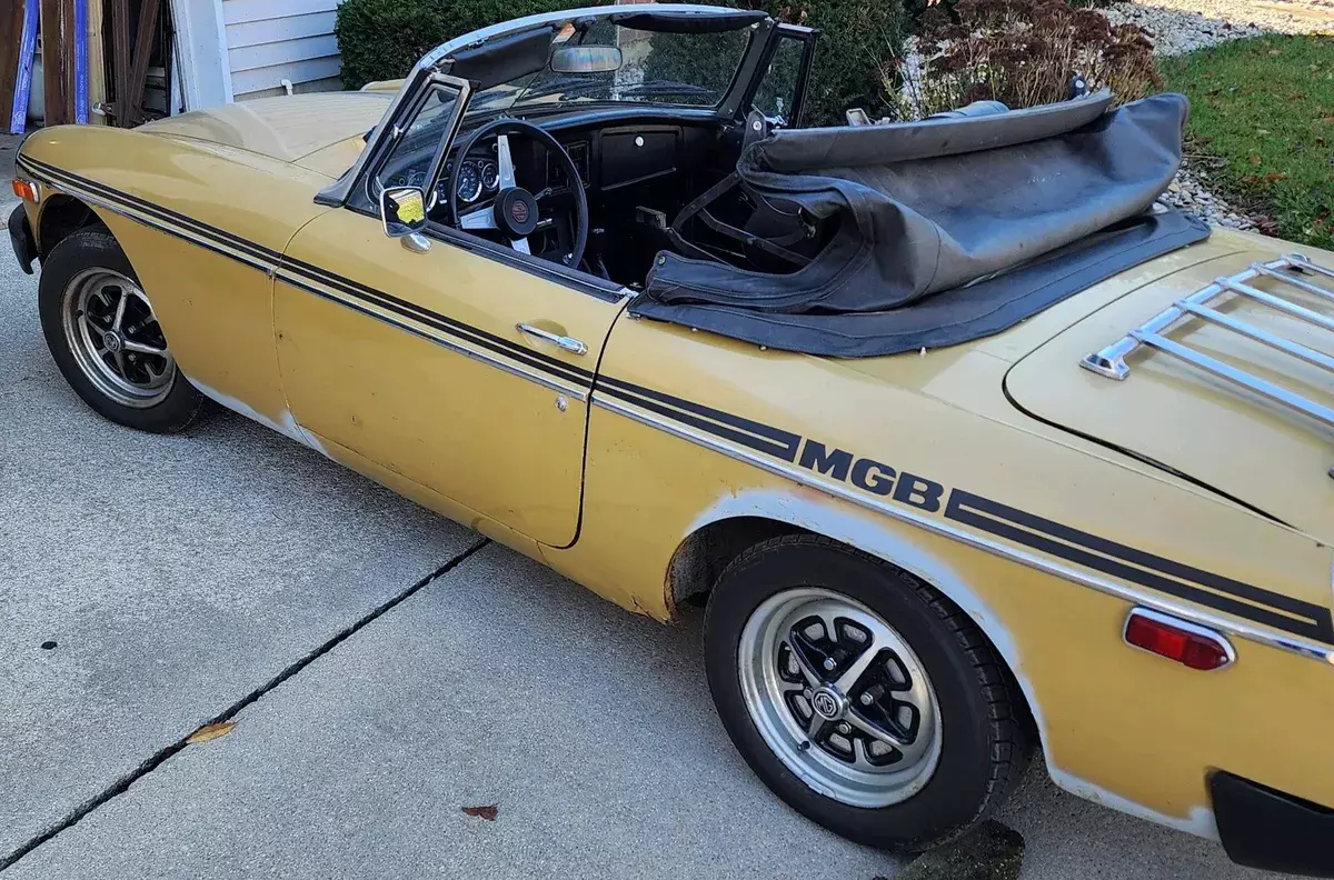 1974 MG MGB black