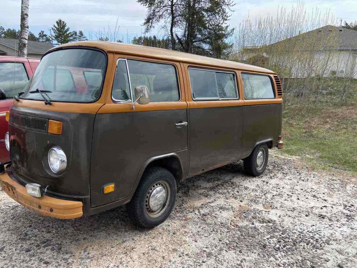 1974 Volkswagen bus sunroof