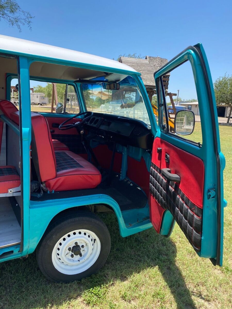 1974 VW Bus Interior Is Red And Black Lounge Style For Sale   1974 Vw Bus Interior Is Red And Black Lounge Style 7 