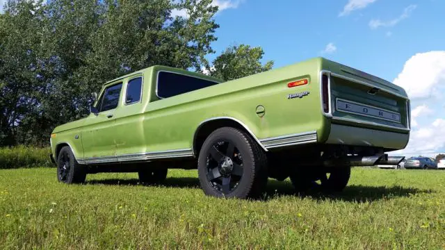 1975 Ford F-250 SUPER CAB