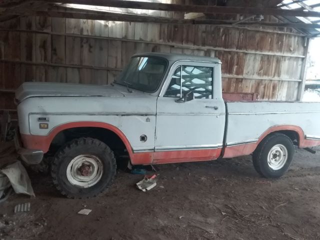 1975 International Harvester 150. Eight 4by4. A/c tilt