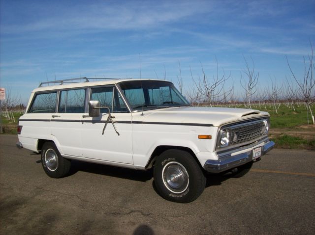 1975 Jeep Wagoneer Custom Sport Utility 4-Door