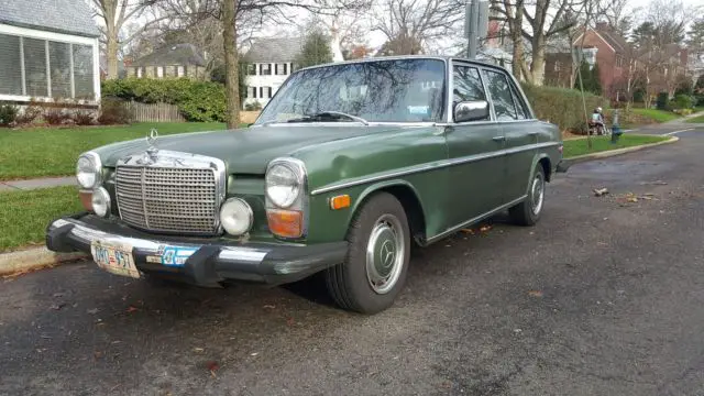 1975 Mercedes-Benz 200-Series