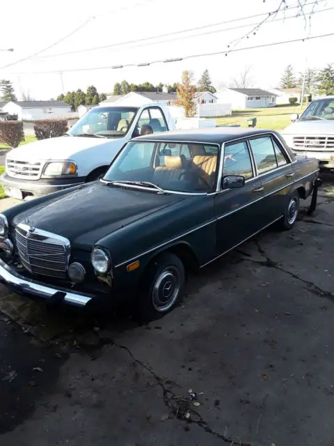 1975 Mercedes-Benz 200-Series