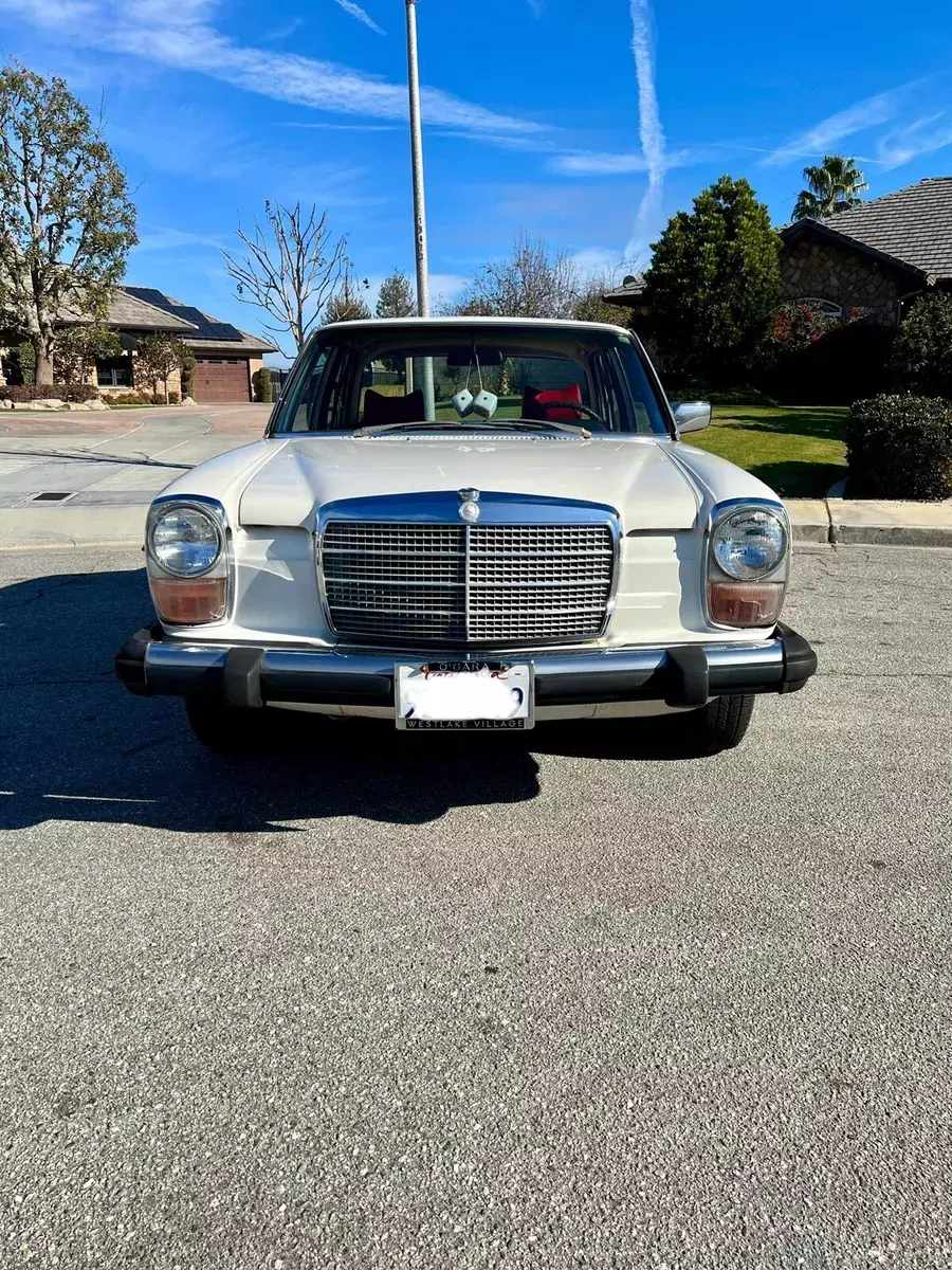 1975 Mercedes-Benz 240 D