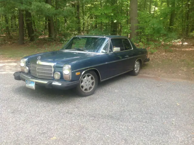 1975 Mercedes-Benz 200-Series