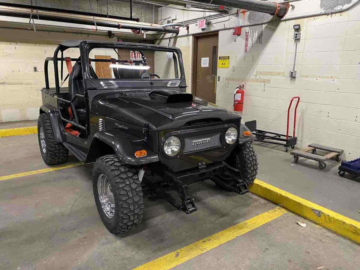 1975 Toyota Land Cruiser FJ40 Custom FJ with chevy drivetrain 2wd