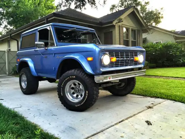 1976 Ford Bronco Custom Sport Utility 2-Door