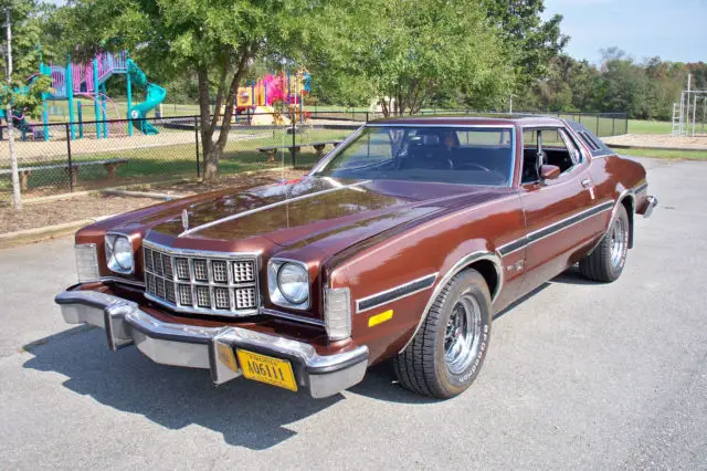 1976 Ford Torino 2D SDN