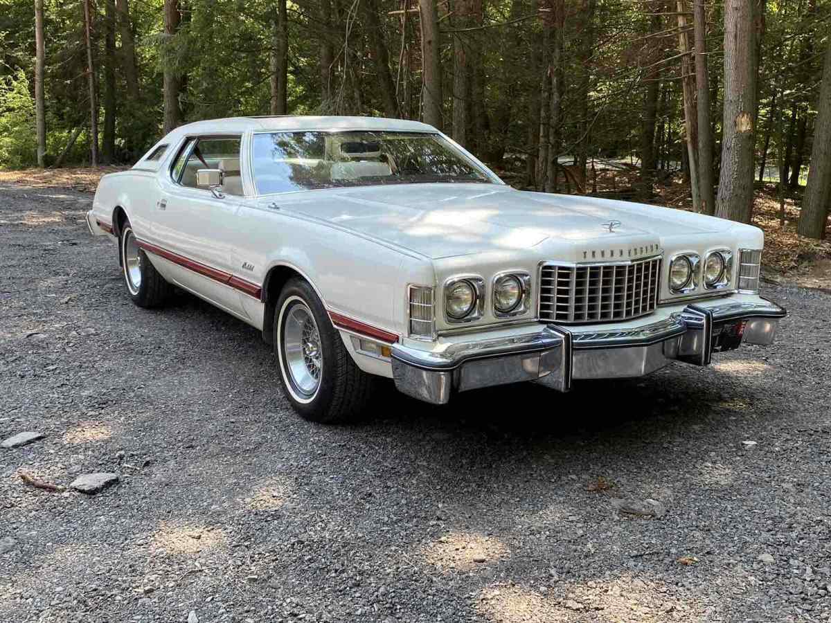 1976 Ford Thunderbird Leather top and moon roof
