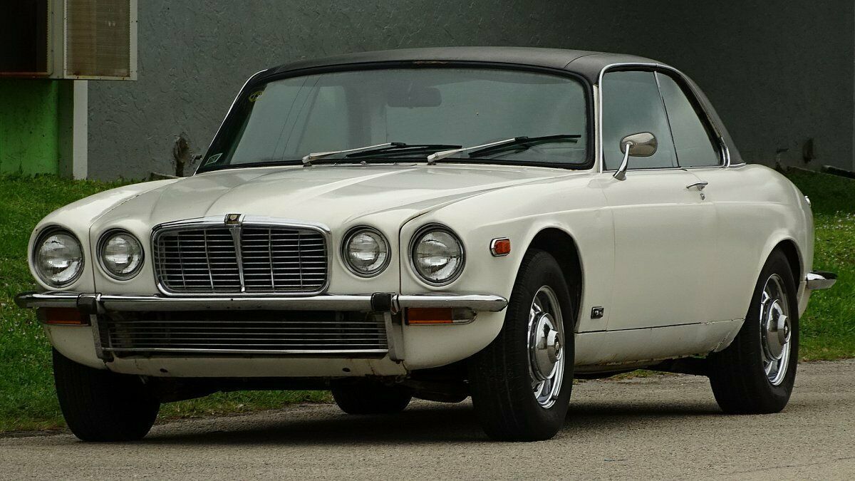 1976 Jaguar XJ PILLARLESS HARD TOP