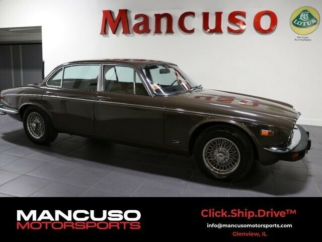 1976 Jaguar XJ12 Sedan, 4D