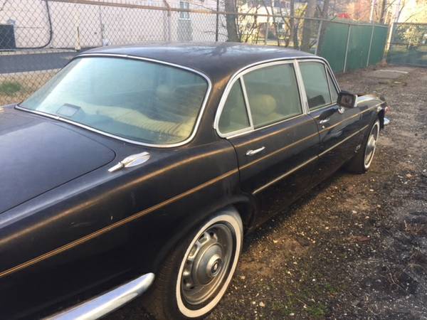 1976 Jaguar XJ6 4 DOOR