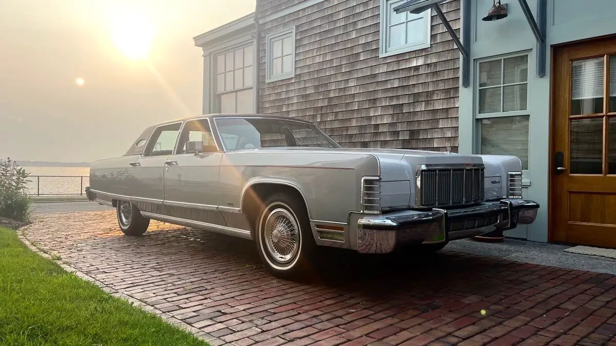 1976 Lincoln Continental town car