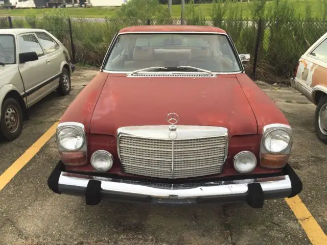 1976 Mercedes-Benz 200-Series