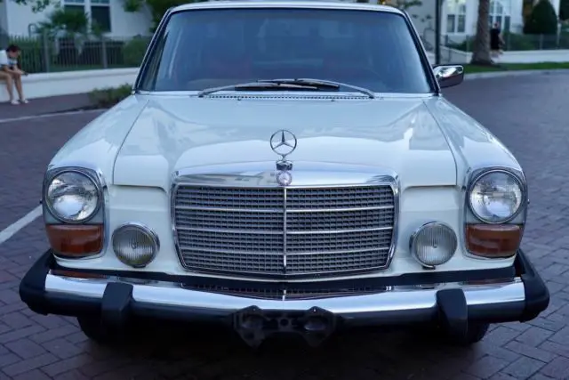 1976 Mercedes-Benz 300-Series