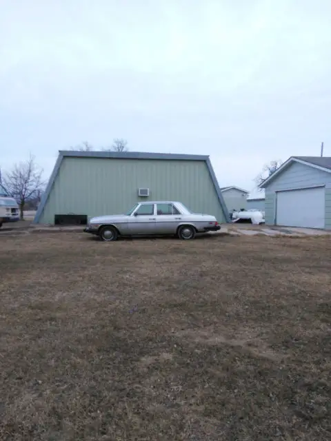 1976 Mercedes-Benz 300-Series