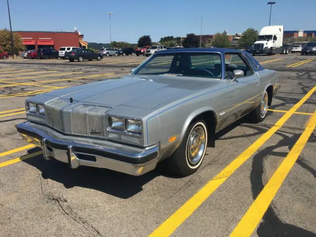 1976 Oldsmobile Cutlass 2 dr vinyl hard top