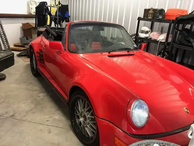 1976 Porsche 911 red