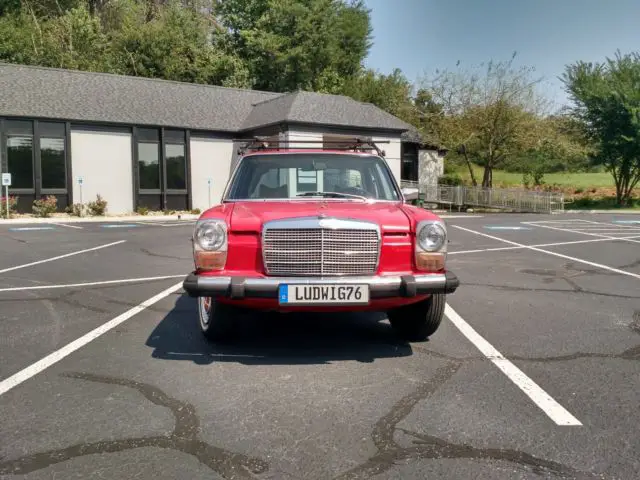 1976 Mercedes-Benz 200-Series 240D