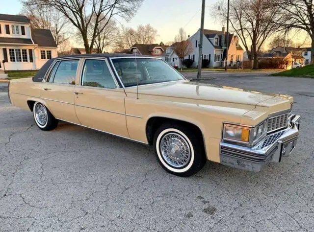 1977 Cadillac DeVille sedan deville.   (NO RESERVE)