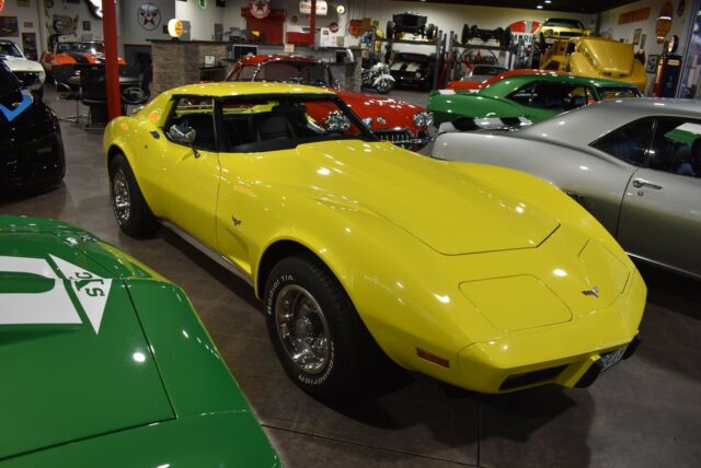 1977 Chevrolet Corvette 4 speed Coupe T-tops