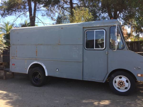 1977 Chevrolet P30 Van