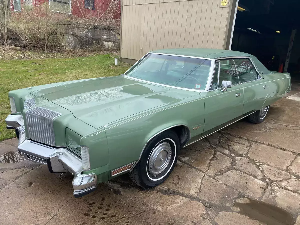 1977 Chrysler New Yorker Brougham