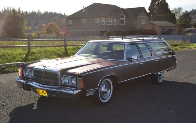 1977 Chrysler Town & Country 9 Passenger