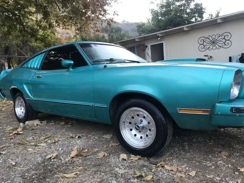 1977 Ford Mustang Cobra II - Corinthian Bucket w Hurst Pro Shift