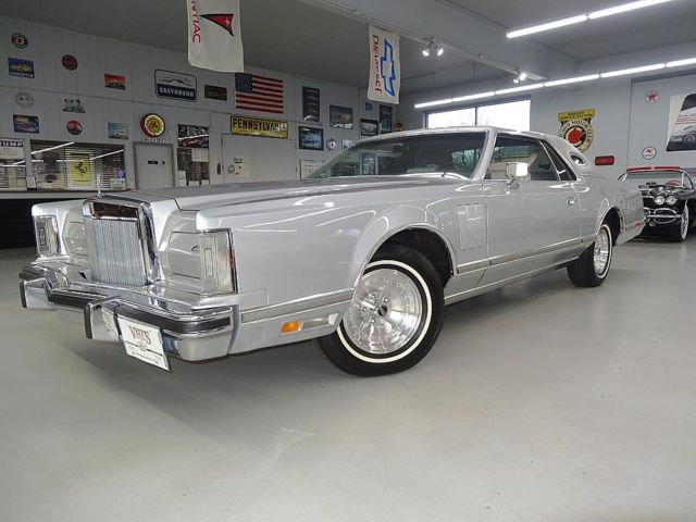 1977 Lincoln Continental  MK V RARE Silver On Gray LIKE NEW CONDITION