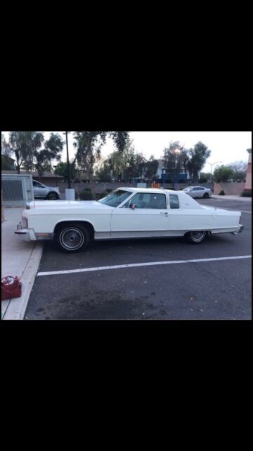 1977 Lincoln Town Car coupe