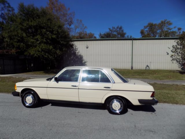 1977 Mercedes-Benz 200-Series 240 D