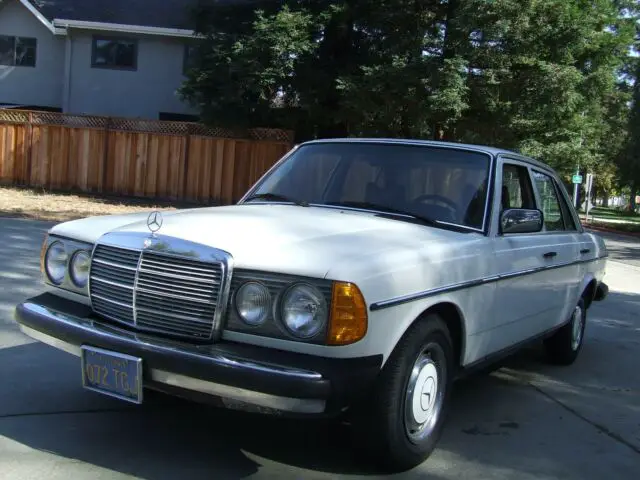 1977 Mercedes-Benz 200-Series base