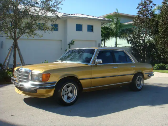 1977 Mercedes-Benz 200-Series