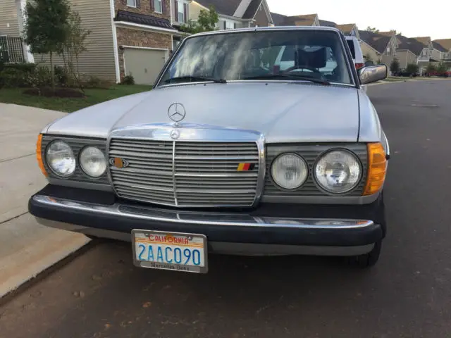 1977 Mercedes-Benz E-Class 4 Door