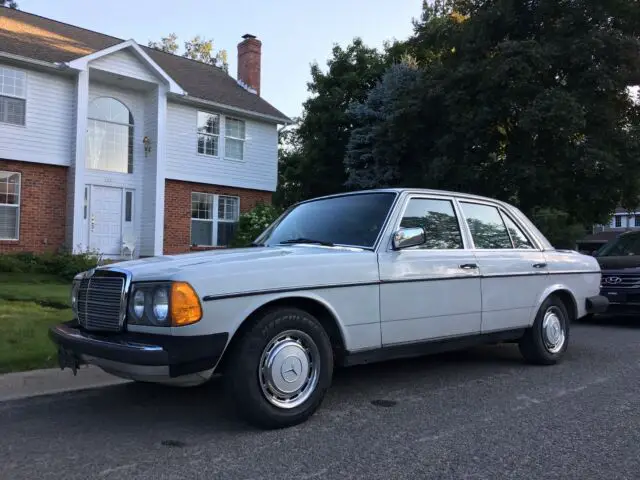 1977 Mercedes-Benz 200-Series 280E