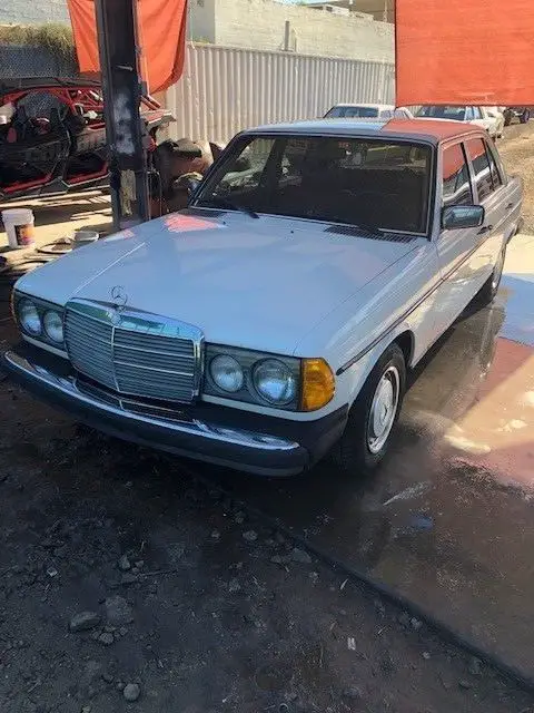 1977 Mercedes-Benz 300-Series