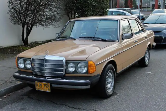 1977 Mercedes-Benz 200-Series