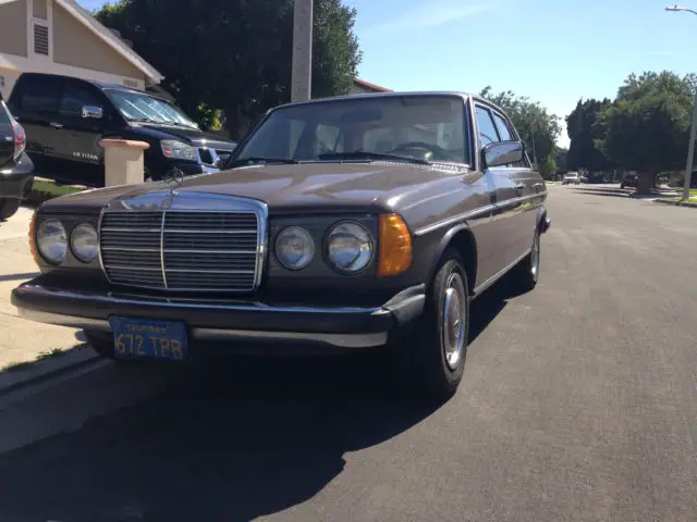 1977 Mercedes-Benz 300-Series Sedan