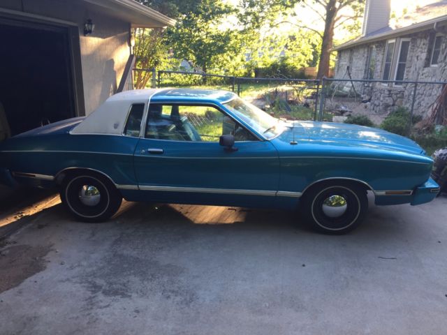 1977 Ford Mustang upgraded for this year