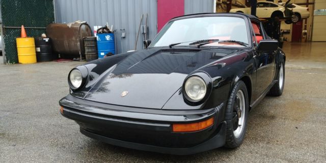 1977 Porsche 911 --