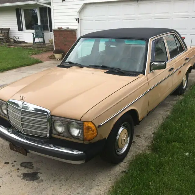 1978 Mercedes-Benz 200-Series