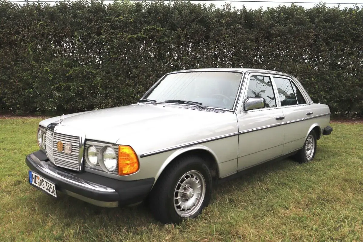 1978 Mercedes-Benz 300-Series 300D Diesel Sedan Low Miles 70+ HD Pictures