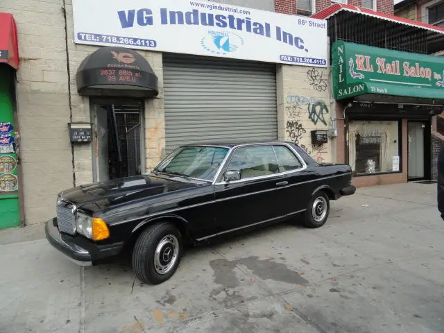 1978 Mercedes-Benz 200-Series